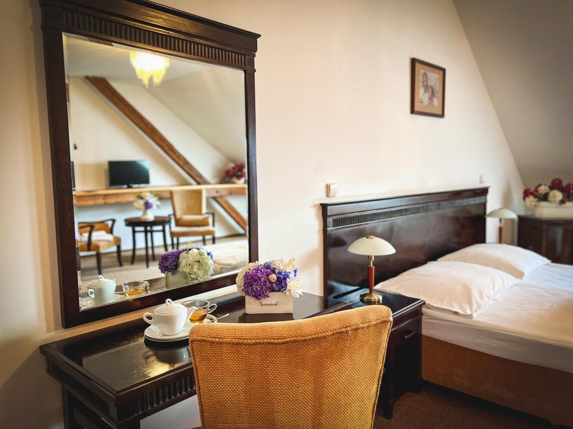 Hotel U Zeleneho stromu Nepomuk Buitenkant foto
