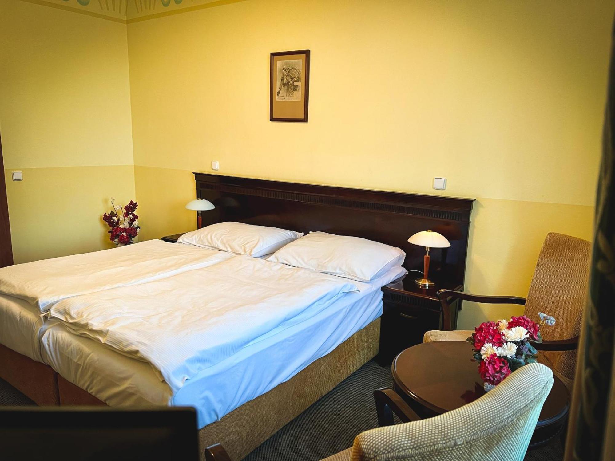 Hotel U Zeleneho stromu Nepomuk Buitenkant foto