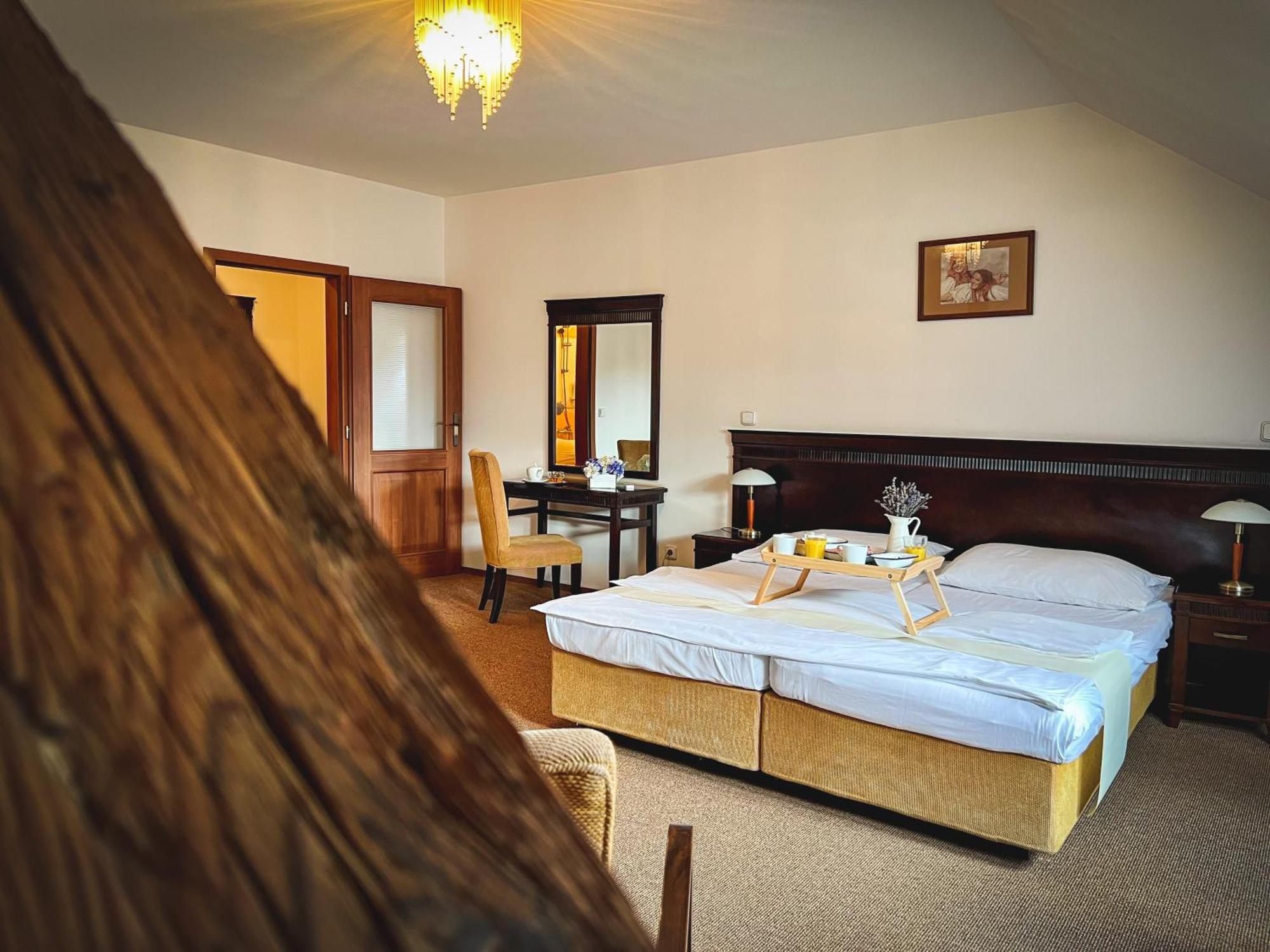 Hotel U Zeleneho stromu Nepomuk Buitenkant foto