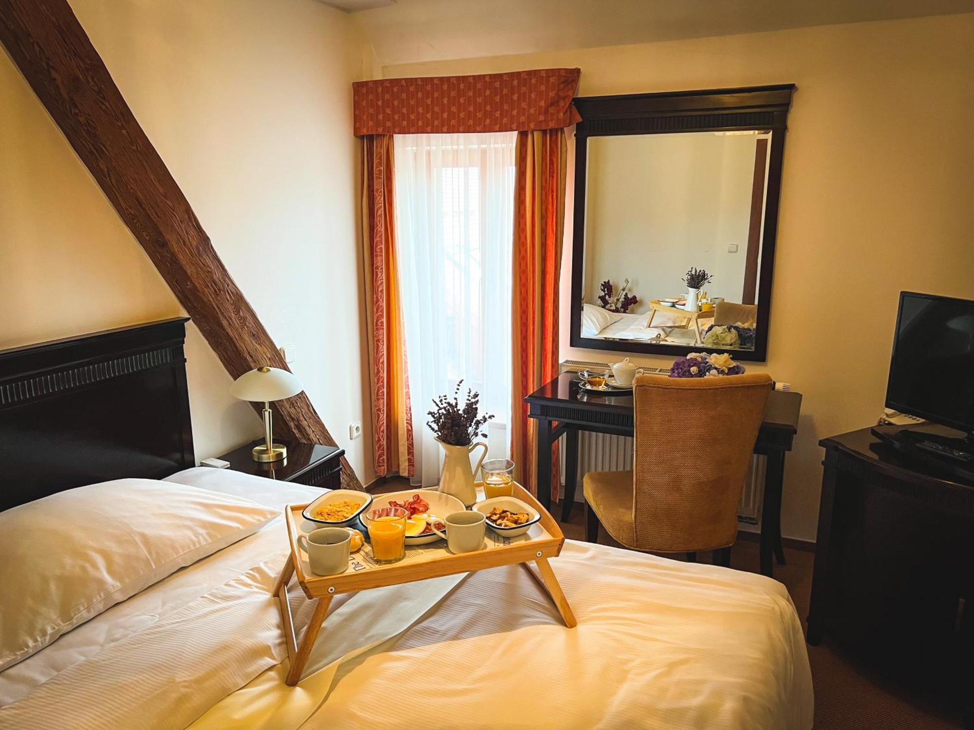 Hotel U Zeleneho stromu Nepomuk Buitenkant foto