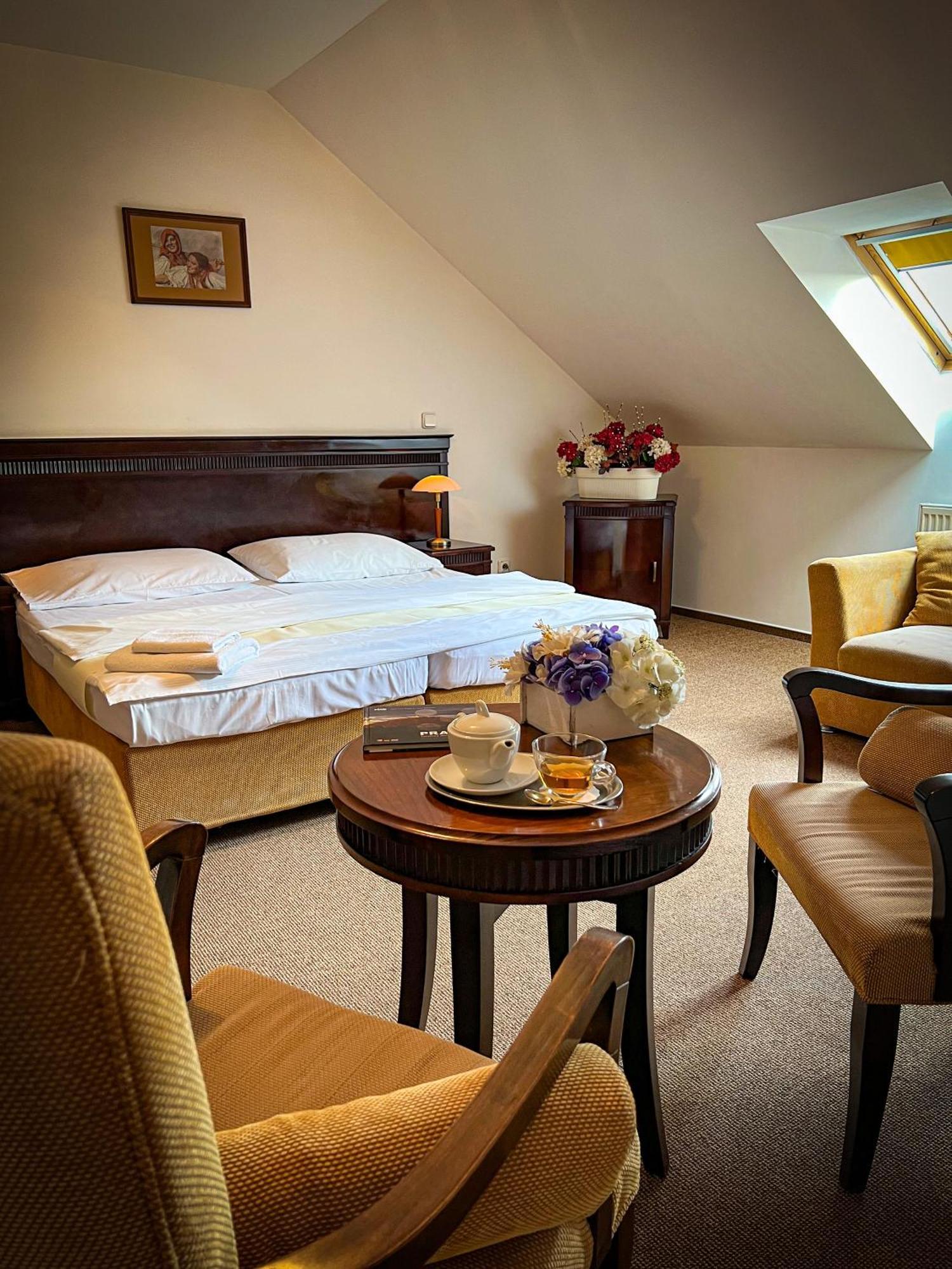 Hotel U Zeleneho stromu Nepomuk Buitenkant foto
