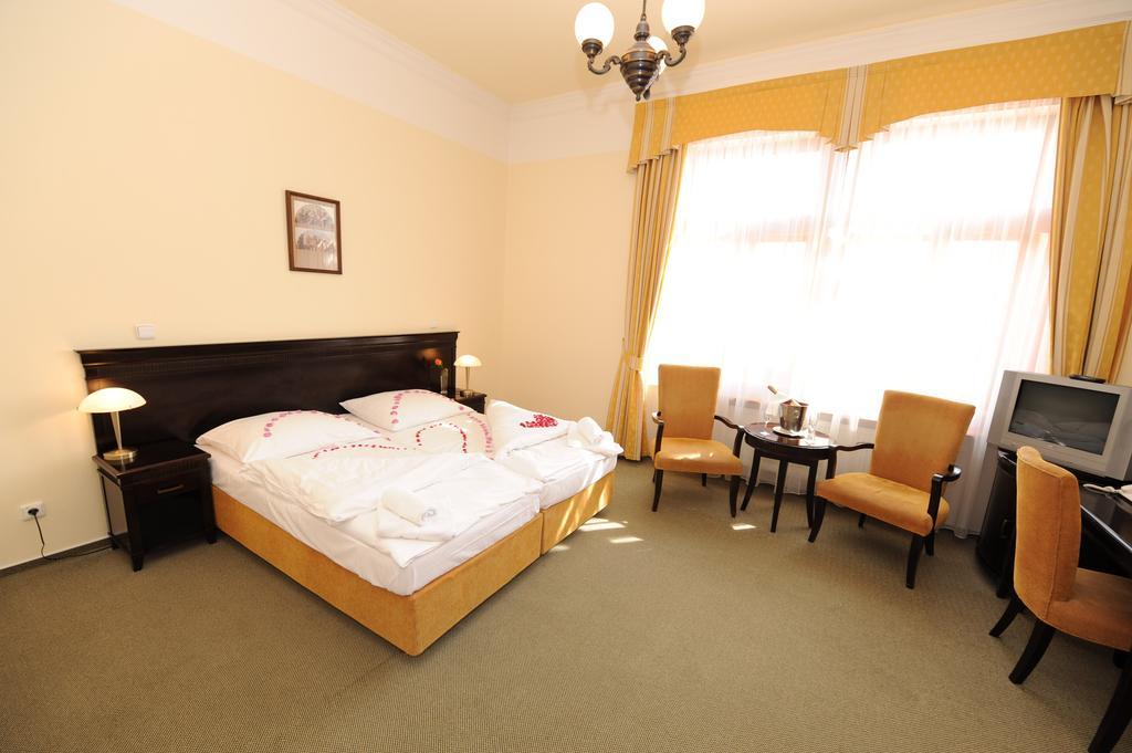 Hotel U Zeleneho stromu Nepomuk Buitenkant foto